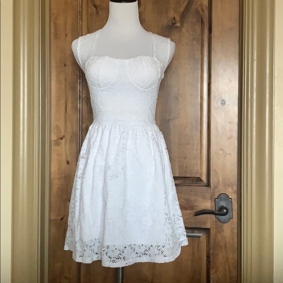 Love Culture Dresses & Skirts - Cupped lace dress